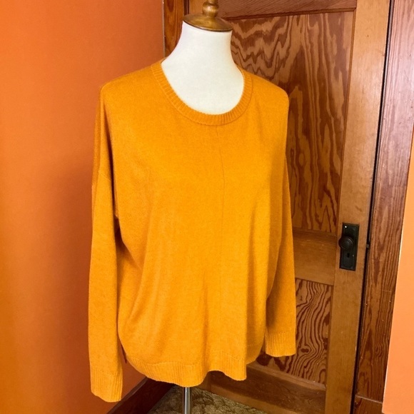Express NWT oversized soft beachy sweater - Picture 8 of 9
